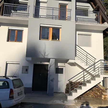 Sarah Apartman Sisava